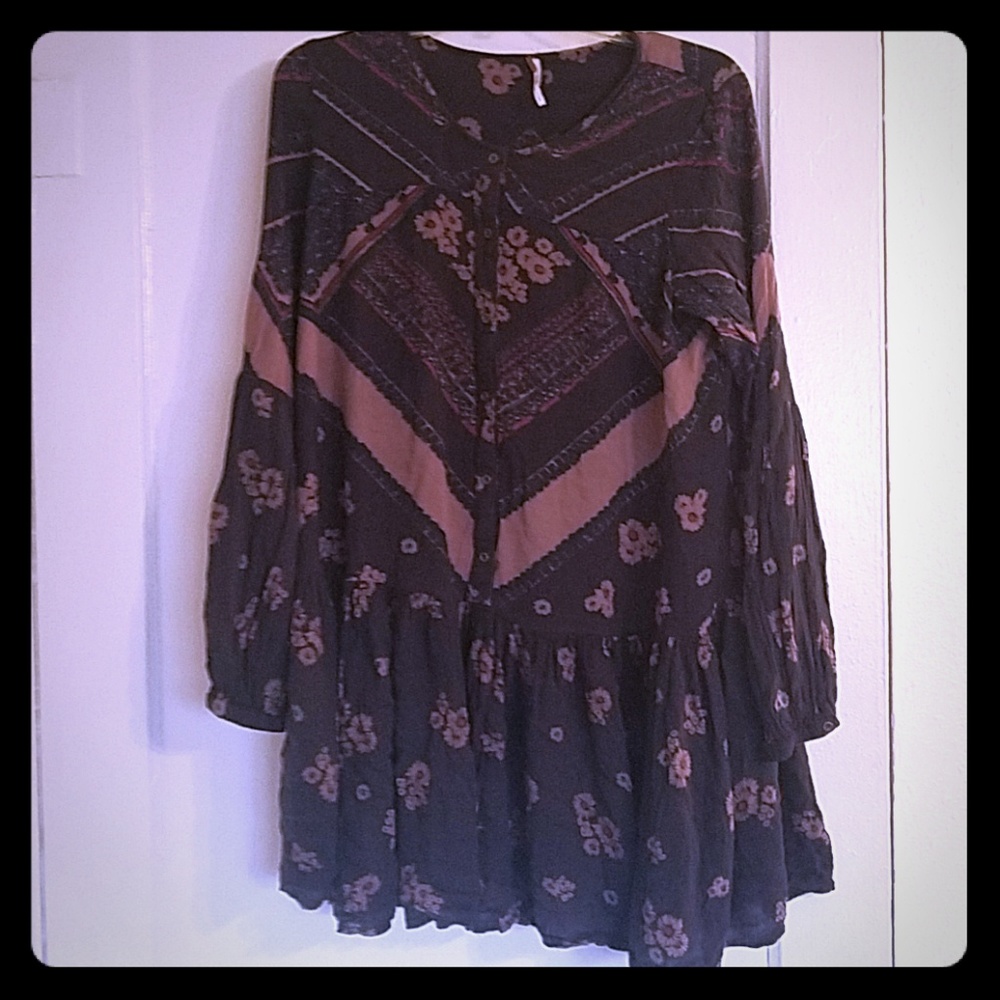 🍃Free People Tunic/Dress with ruffled bottom